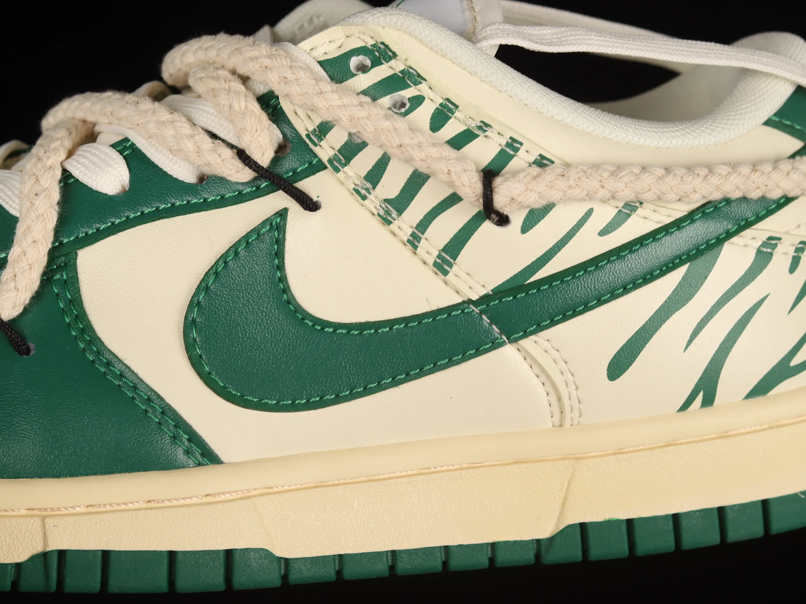 All categories Nk SB Dunk series Nk SB Dunk Low low-top sneakers Nk Dunk Low distressed beige customized version of deconstructed strap casual sneakers DD1503-112